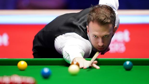 单双杠俯卧撑训练法：增强躯干稳定性和肌肉力量的秘诀！